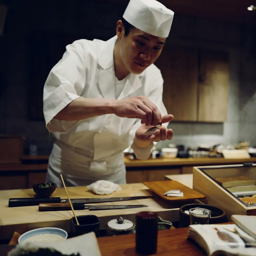 A photo of Ukiyo's executive chef, Watanabe Kazuya, in the kitchen symbolizing mastery.